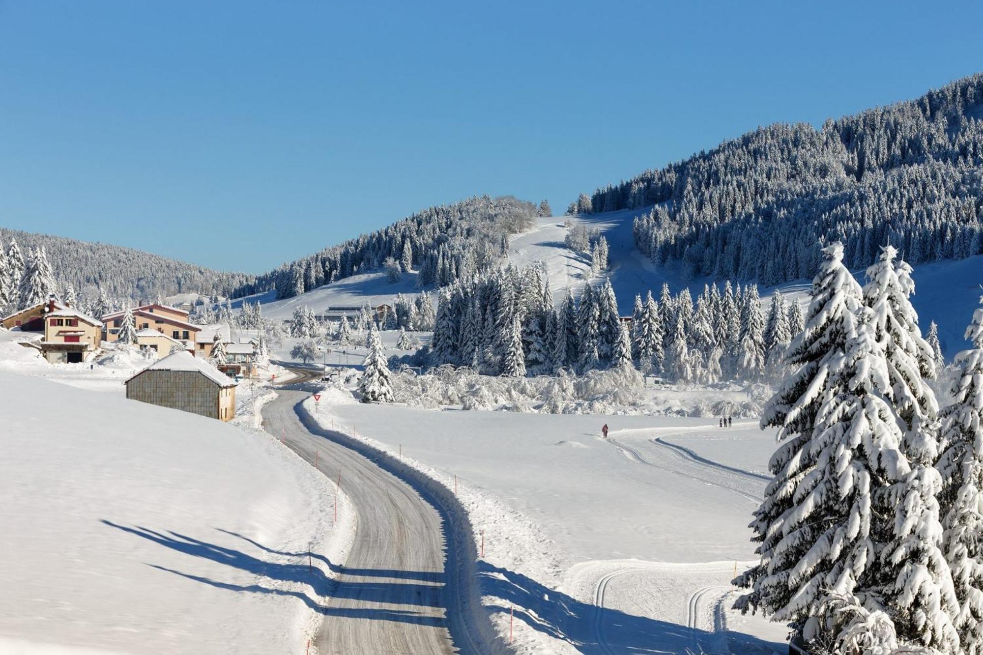 Charmant T2 De Montagne A La Station Des Rousses Avec Balcon Et Garage Les Rousses Exterior photo